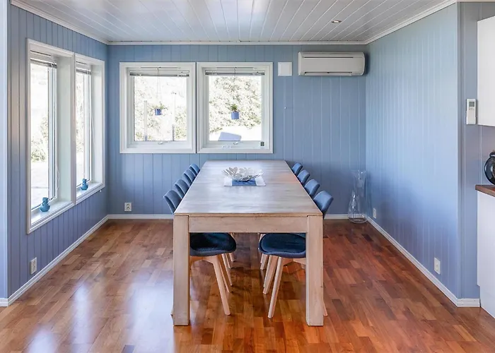 Semesterbostad 5 Bedroom Lovely In Olensvag *