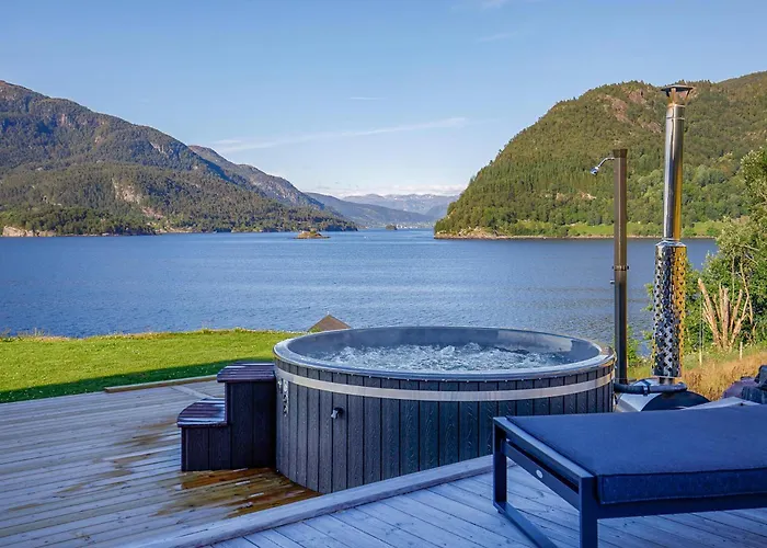 Ferienhaus 5 Bedroom Lovely In Olensvag Vaka