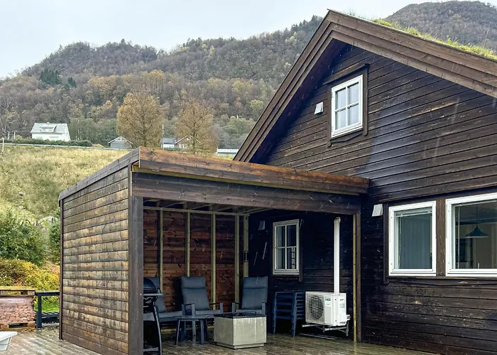 Ferienhaus 5 Bedroom Lovely In Olensvag Vaka